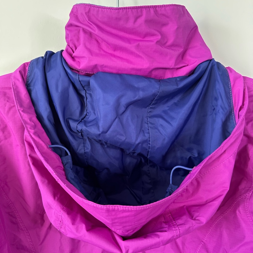 The North Face Women's Magenta Jacket - Picture 9 of 11